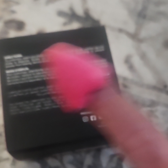 HUDA BEAUTY Mini Under Eye Powder Puffs - Picture 3 of 3